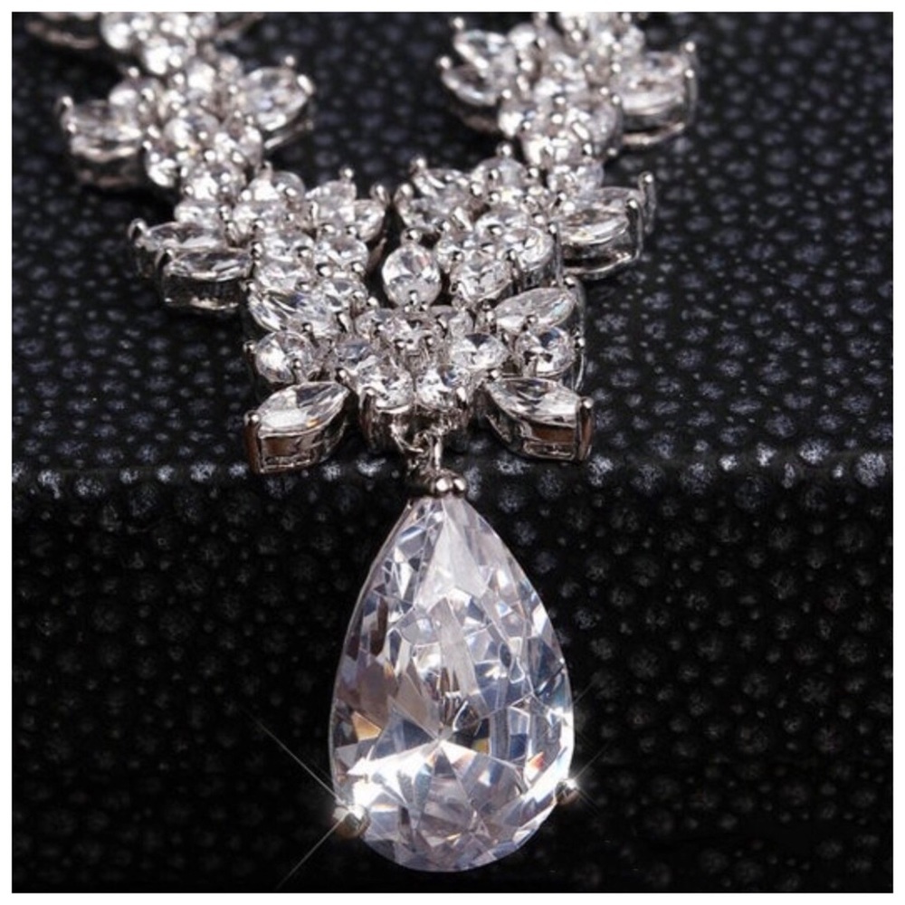 Swarovski Crystals Claire Necklace Set - Picture 5 of 6